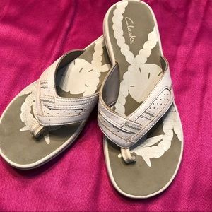 Clark’s Women’s White Sandals Size 8